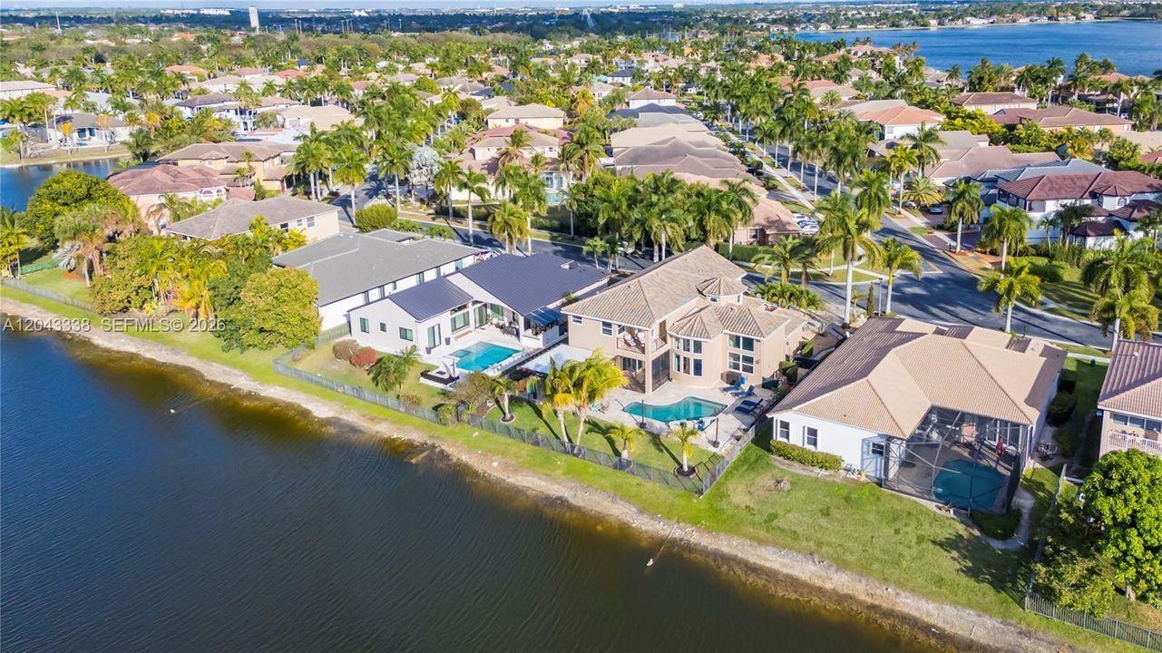 En Venta: $1,375,000 (5 camas, 4 baños, 3766 Pies cuadrados)