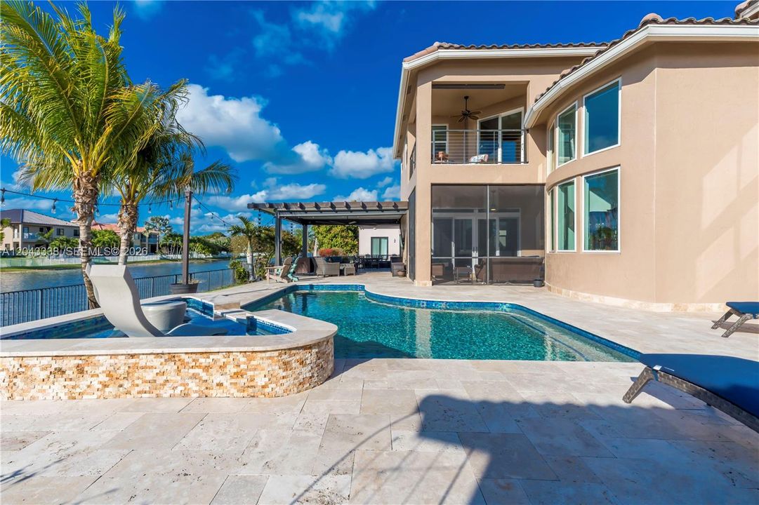 En Venta: $1,375,000 (5 camas, 4 baños, 3766 Pies cuadrados)
