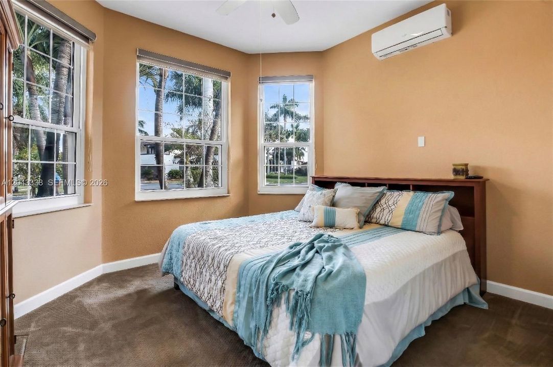 En Venta: $1,375,000 (5 camas, 4 baños, 3766 Pies cuadrados)