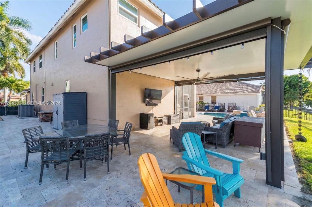 En Venta: $1,375,000 (5 camas, 4 baños, 3766 Pies cuadrados)