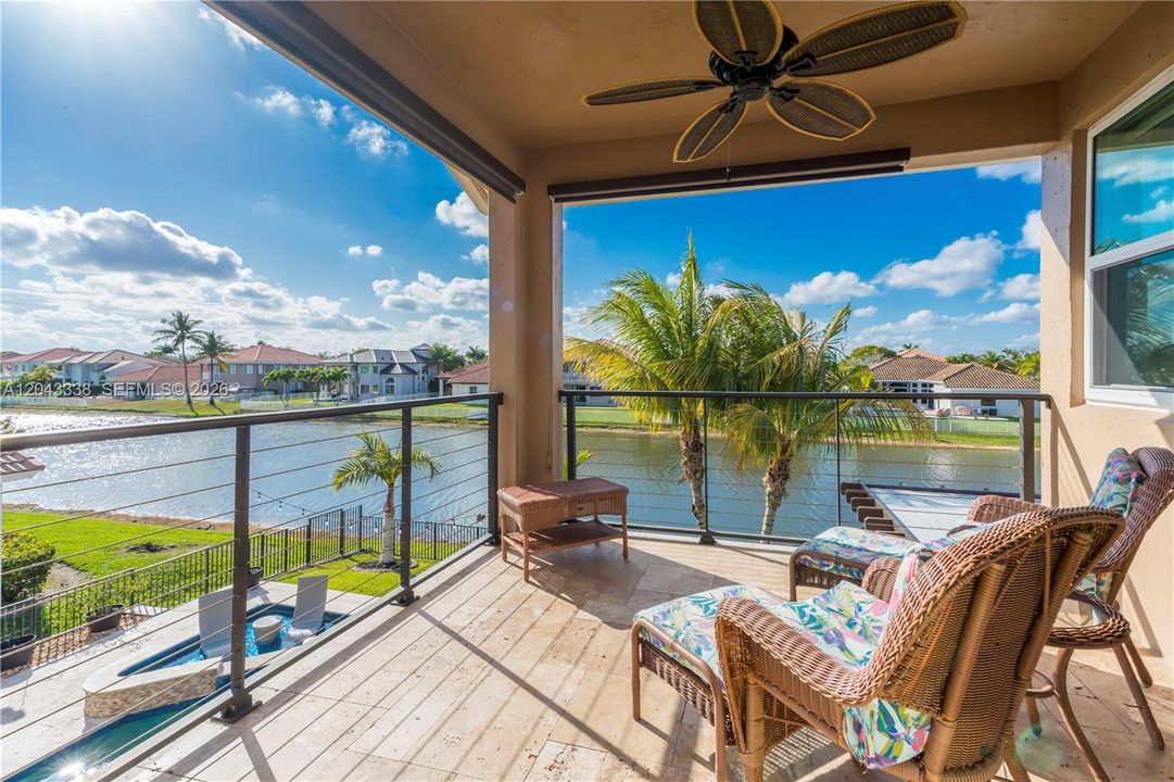 En Venta: $1,375,000 (5 camas, 4 baños, 3766 Pies cuadrados)