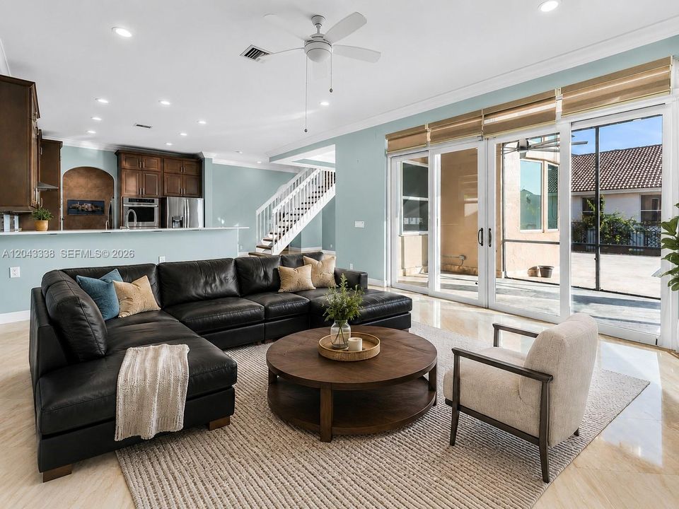 En Venta: $1,375,000 (5 camas, 4 baños, 3766 Pies cuadrados)