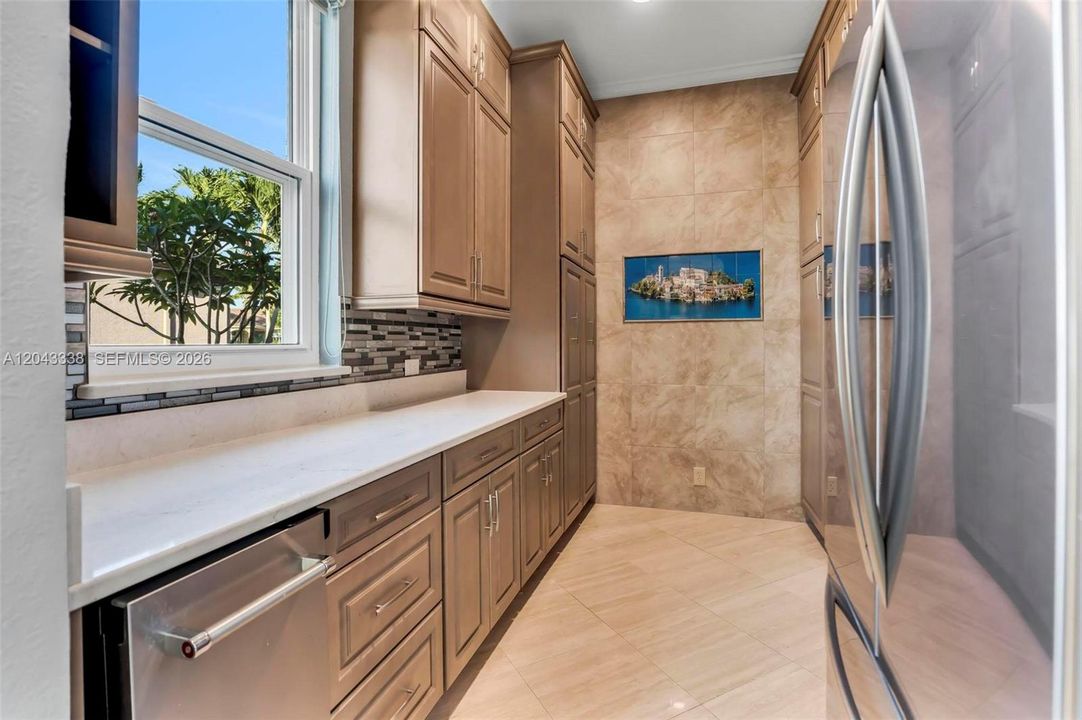 En Venta: $1,375,000 (5 camas, 4 baños, 3766 Pies cuadrados)