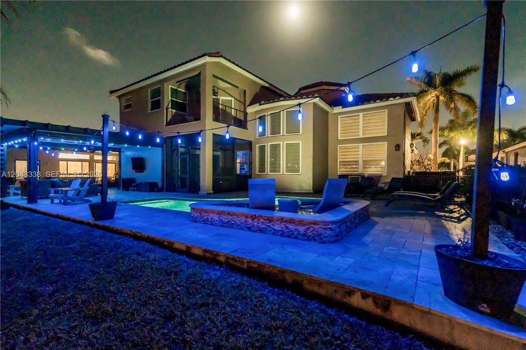 En Venta: $1,375,000 (5 camas, 4 baños, 3766 Pies cuadrados)