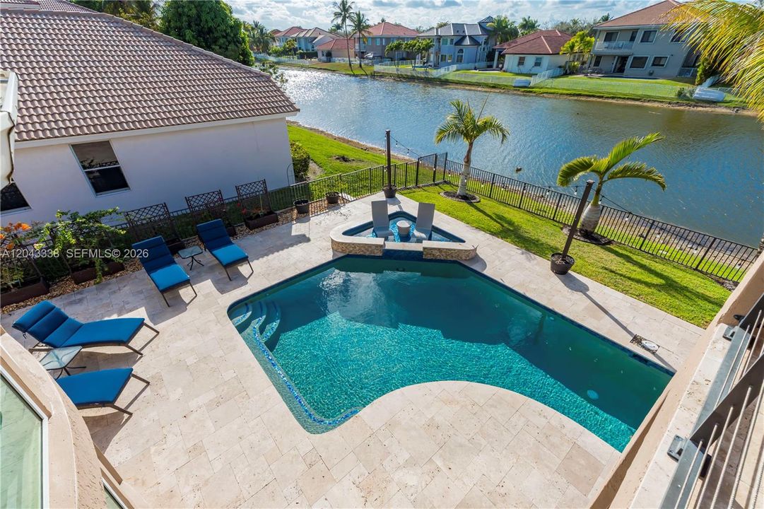 En Venta: $1,375,000 (5 camas, 4 baños, 3766 Pies cuadrados)