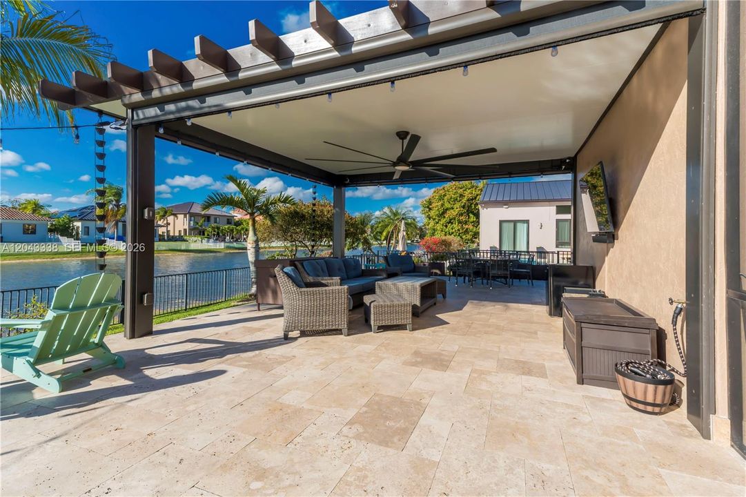 En Venta: $1,375,000 (5 camas, 4 baños, 3766 Pies cuadrados)