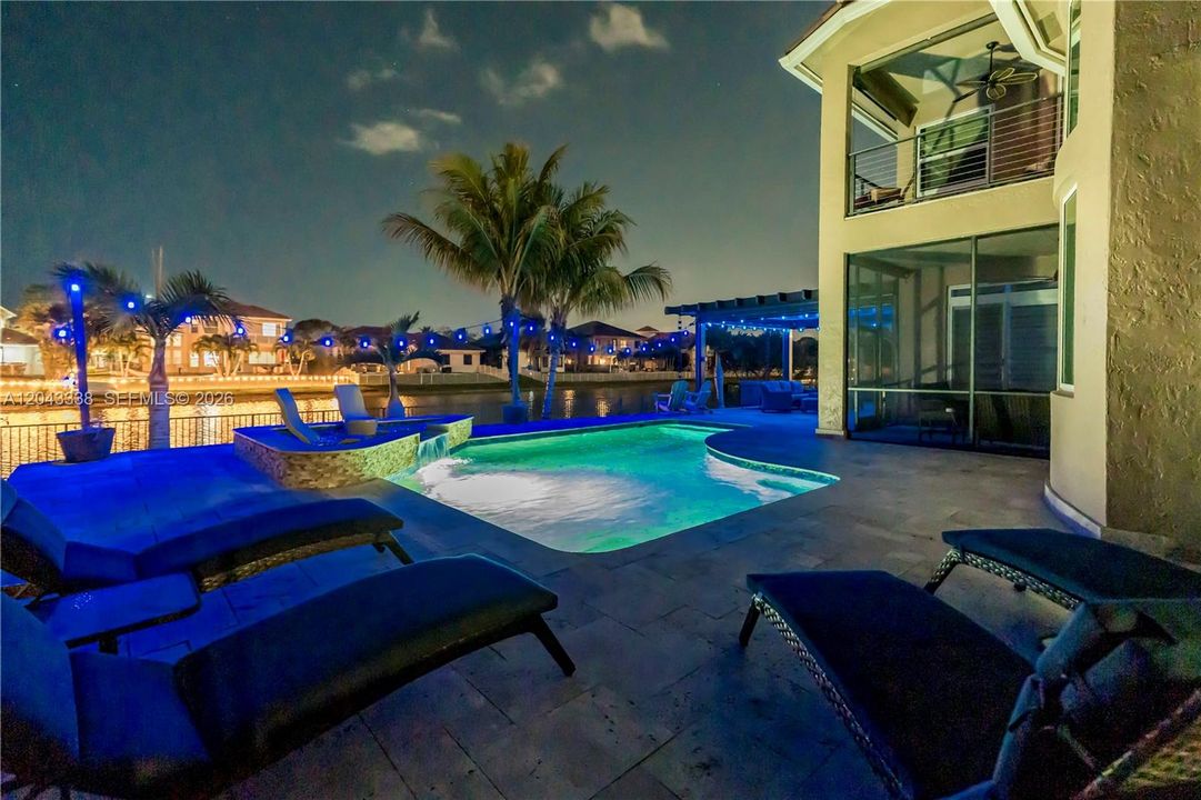 En Venta: $1,375,000 (5 camas, 4 baños, 3766 Pies cuadrados)