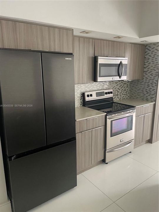 For Sale: $440,000 (2 beds, 2 baths, 1024 Square Feet)