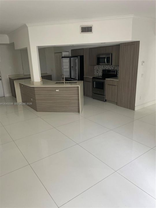 For Sale: $440,000 (2 beds, 2 baths, 1024 Square Feet)