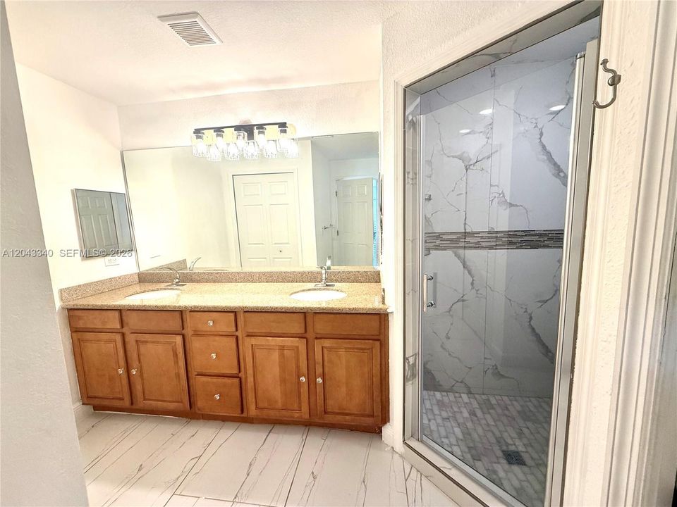 На продажу: $320,000 (3 спален, 2 ванн, 0 Квадратных фут)