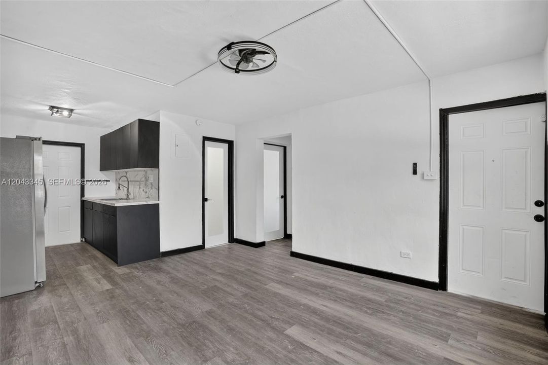 В аренду: $2,000 (2 спален, 1 ванн, 1306 Квадратных фут)