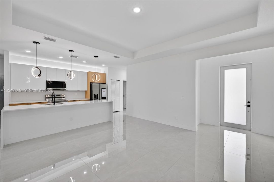 На продажу: $330,000 (4 спален, 2 ванн, 1600 Квадратных фут)