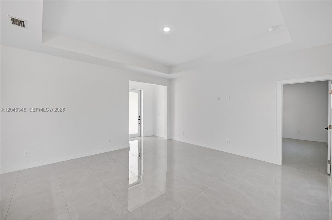 На продажу: $330,000 (4 спален, 2 ванн, 1600 Квадратных фут)
