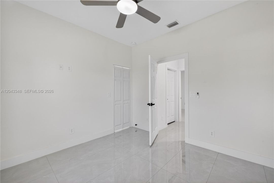 На продажу: $330,000 (4 спален, 2 ванн, 1600 Квадратных фут)