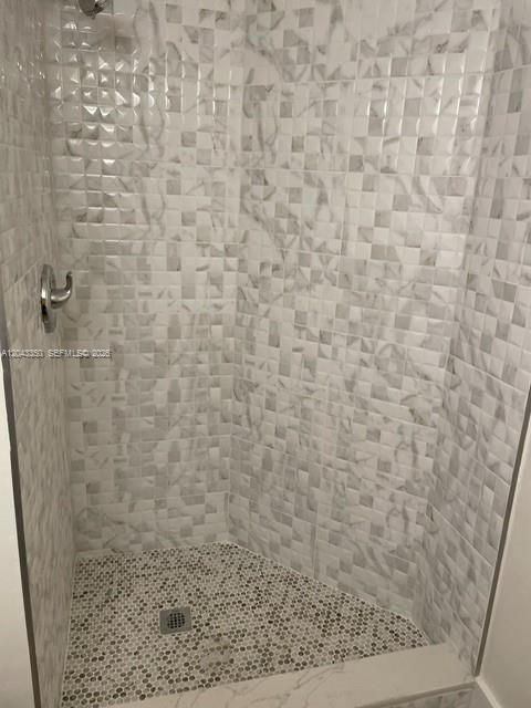 For Rent: $2,000 (2 beds, 2 baths, 890 Square Feet)