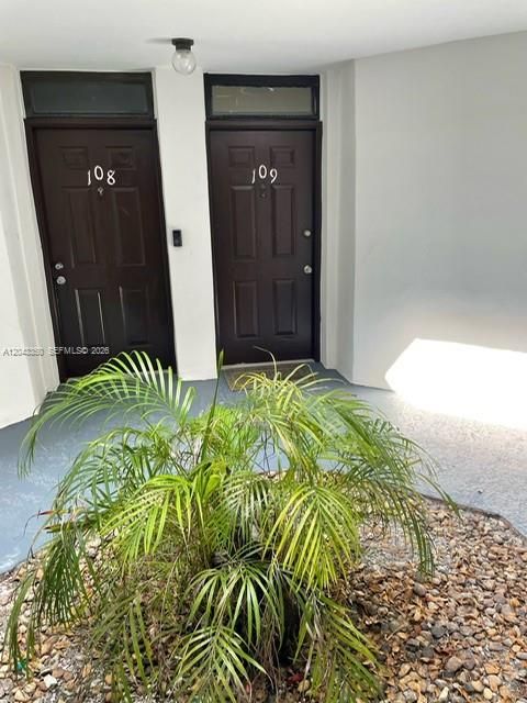 For Rent: $2,000 (2 beds, 2 baths, 890 Square Feet)