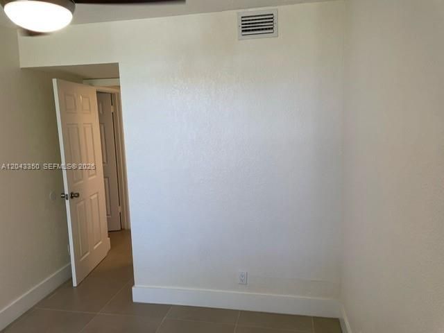 For Rent: $2,000 (2 beds, 2 baths, 890 Square Feet)