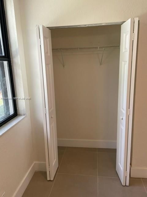 For Rent: $2,000 (2 beds, 2 baths, 890 Square Feet)