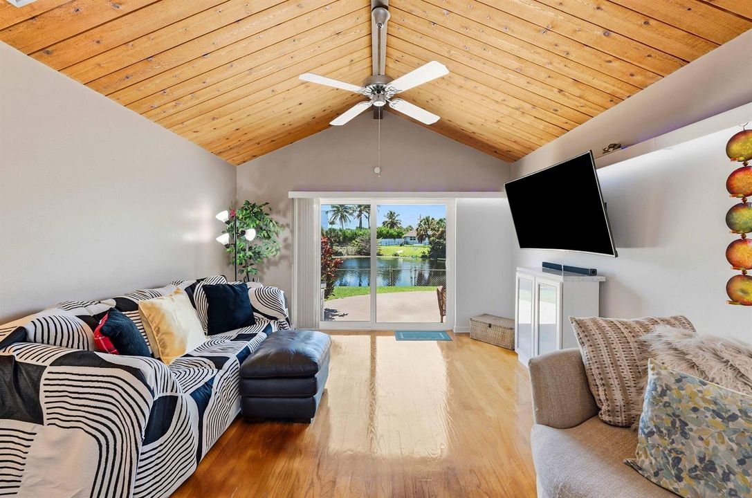 1401 SW 28th Terrace - Den 2