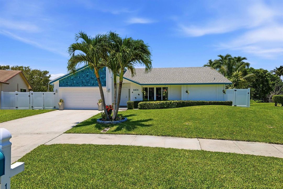 1401 SW 28th Terrace - Front 2