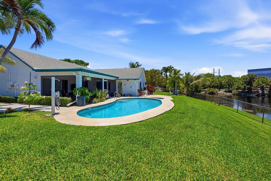 1401 SW 28th Terrace - Backyard 9