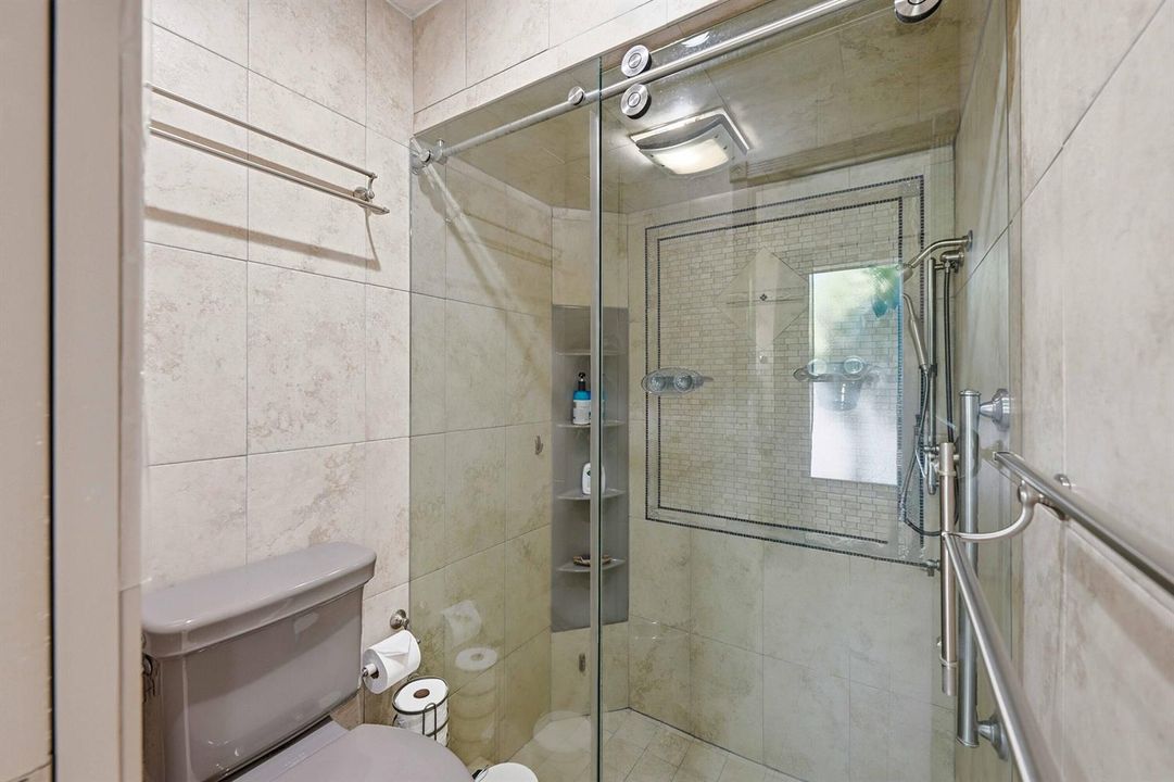 1401 SW 28th Terrace - Master Bath 2