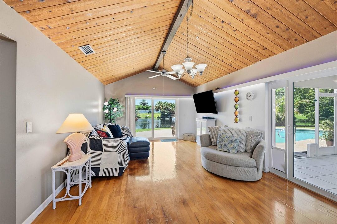 1401 SW 28th Terrace - Den 1