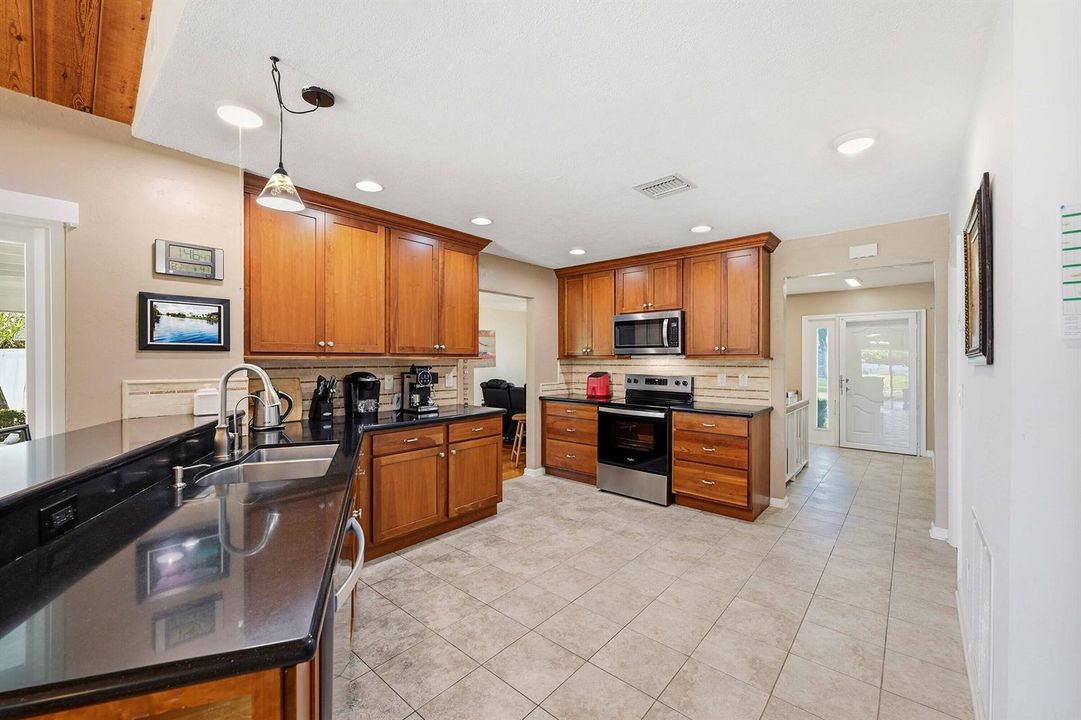 1401 SW 28th Terrace - Kitchen 3