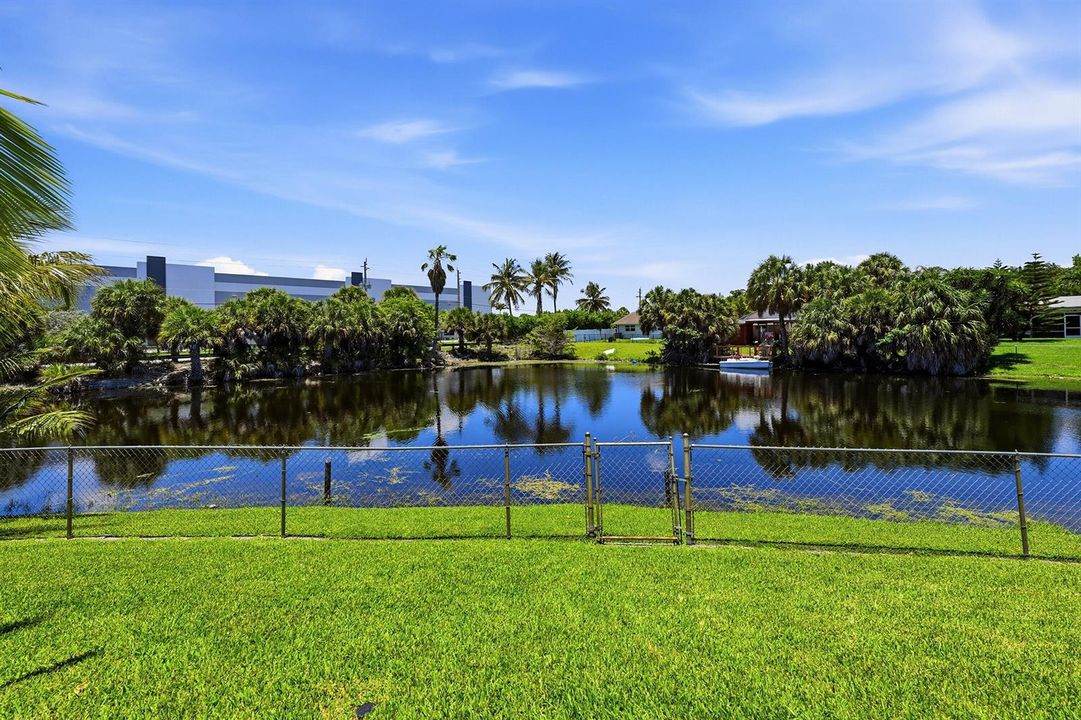 1401 SW 28th Terrace - Backyard 1