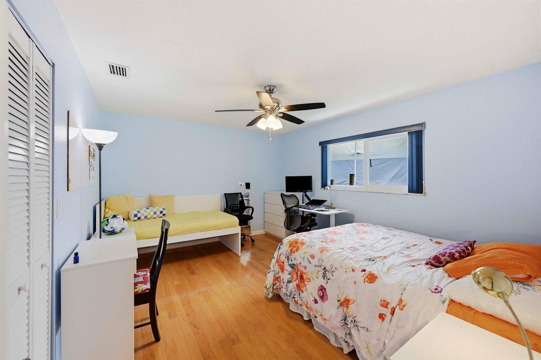 1401 SW 28th Terrace - 2nd Bedroom