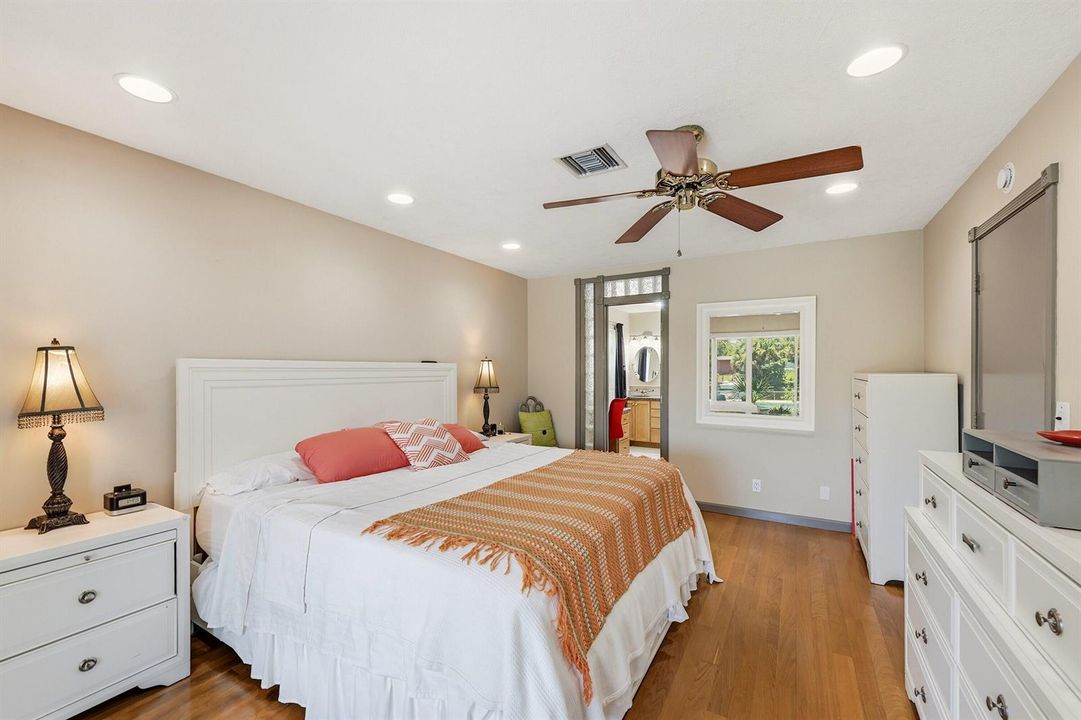 1401 SW 28th Terrace - Master Bed 3
