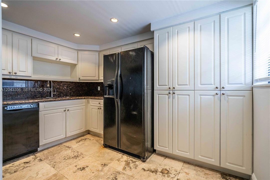 В аренду: $3,400 (3 спален, 2 ванн, 1070 Квадратных фут)