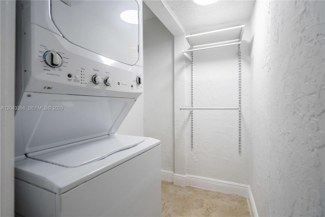 В аренду: $3,400 (3 спален, 2 ванн, 1070 Квадратных фут)