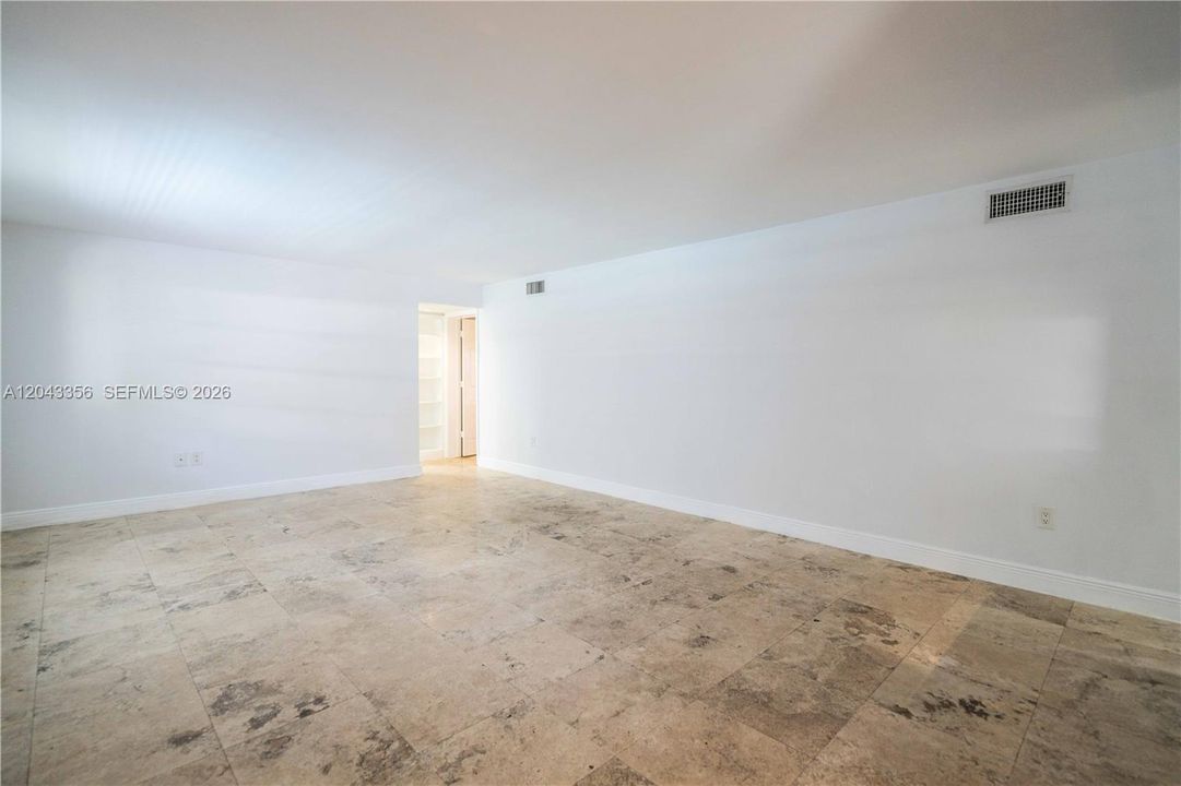 В аренду: $3,400 (3 спален, 2 ванн, 1070 Квадратных фут)