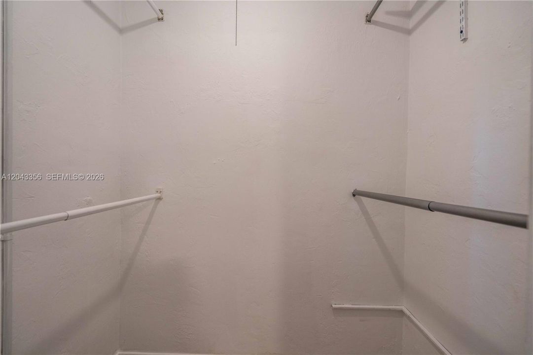 В аренду: $3,400 (3 спален, 2 ванн, 1070 Квадратных фут)