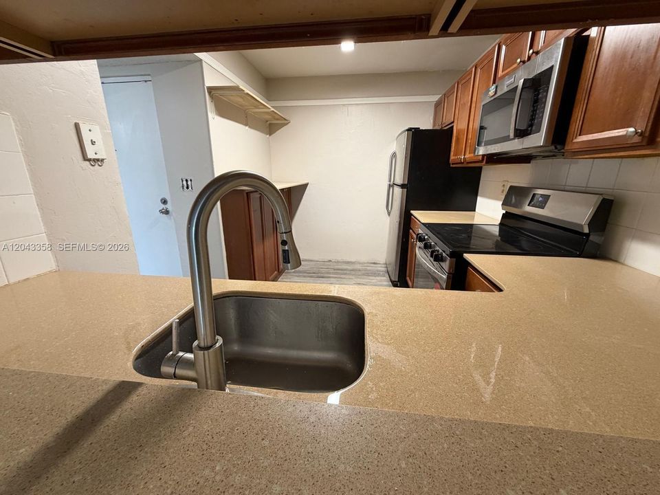 В аренду: $2,400 (3 спален, 2 ванн, 1070 Квадратных фут)