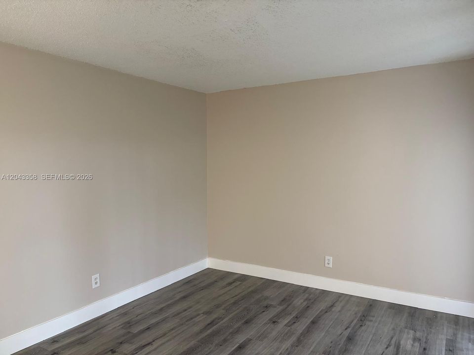 В аренду: $2,400 (3 спален, 2 ванн, 1070 Квадратных фут)