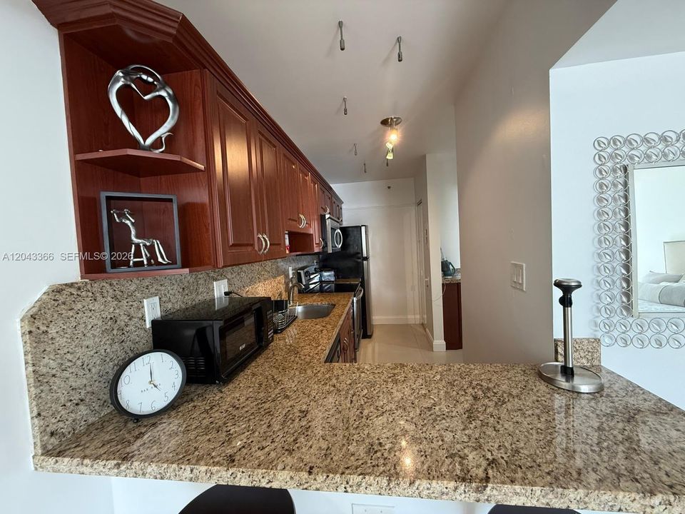 В аренду: $2,400 (0 спален, 1 ванн, 545 Квадратных фут)
