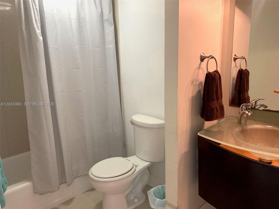 В аренду: $2,400 (0 спален, 1 ванн, 545 Квадратных фут)