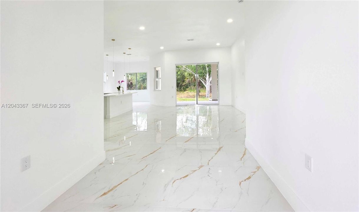 For Sale: $485,000 (4 beds, 2 baths, 1940 Square Feet)