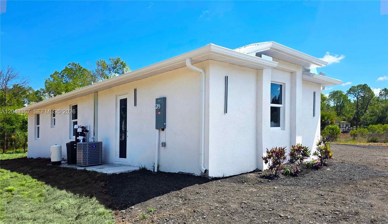 For Sale: $485,000 (4 beds, 2 baths, 1940 Square Feet)