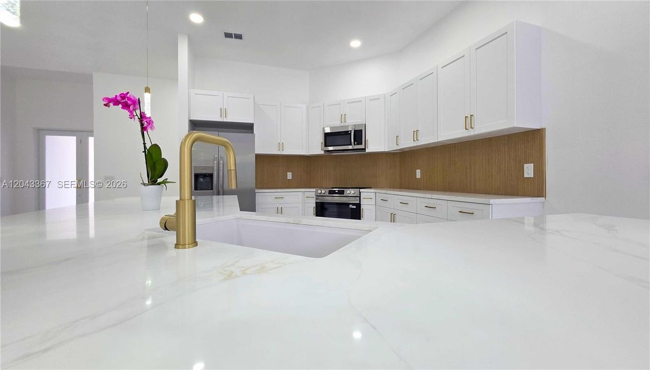 For Sale: $485,000 (4 beds, 2 baths, 1940 Square Feet)