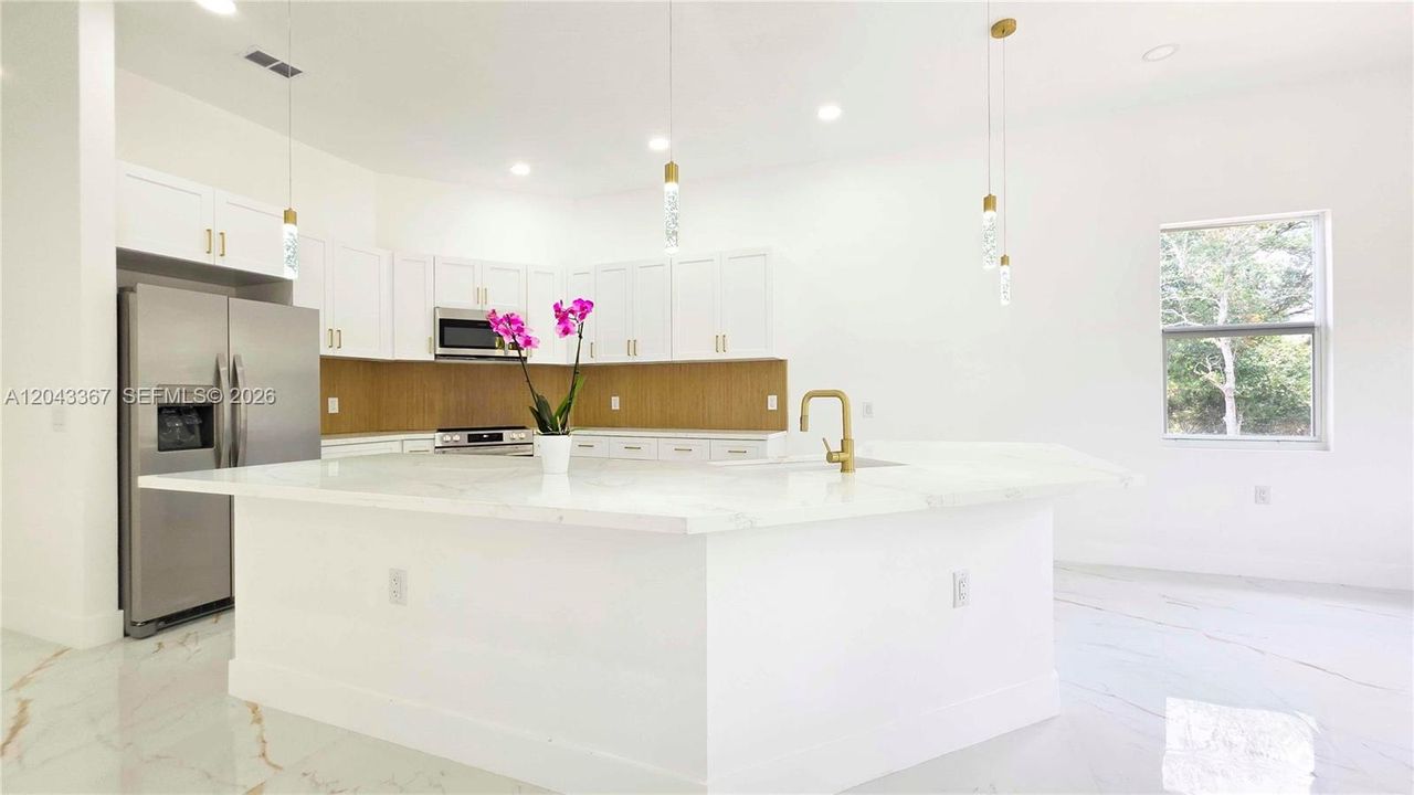 For Sale: $485,000 (4 beds, 2 baths, 1940 Square Feet)