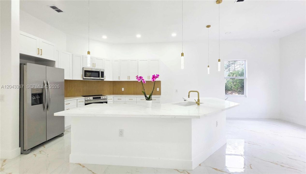For Sale: $485,000 (4 beds, 2 baths, 1940 Square Feet)
