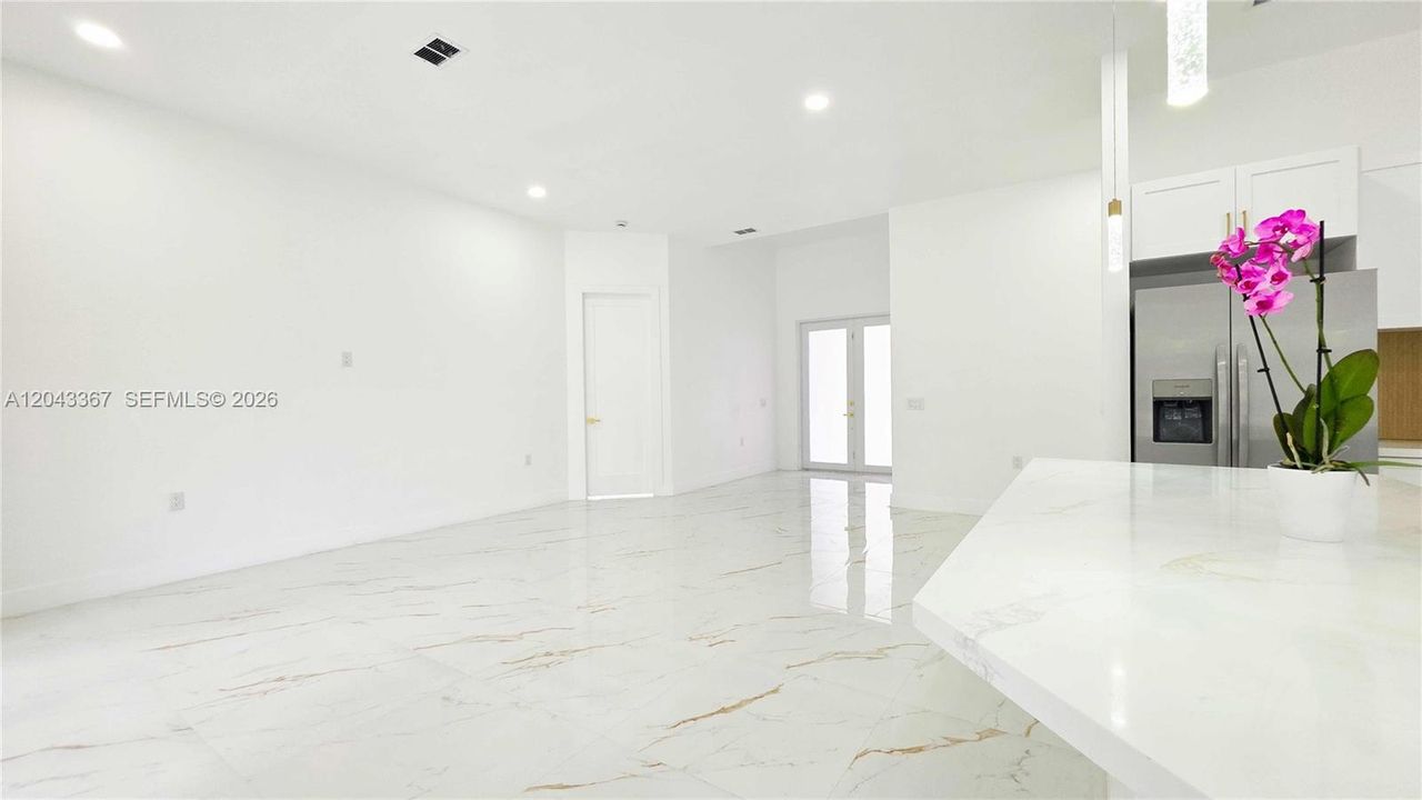 For Sale: $485,000 (4 beds, 2 baths, 1940 Square Feet)