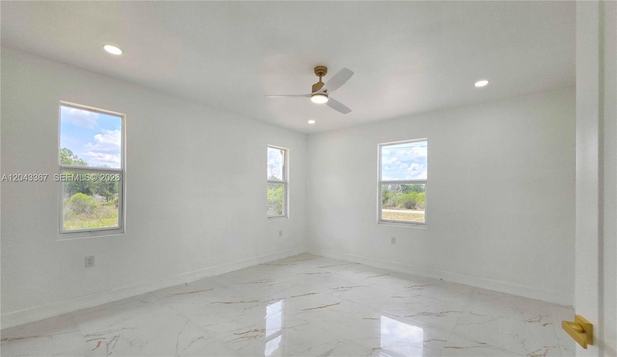 For Sale: $485,000 (4 beds, 2 baths, 1940 Square Feet)