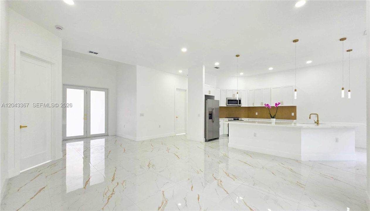 For Sale: $485,000 (4 beds, 2 baths, 1940 Square Feet)