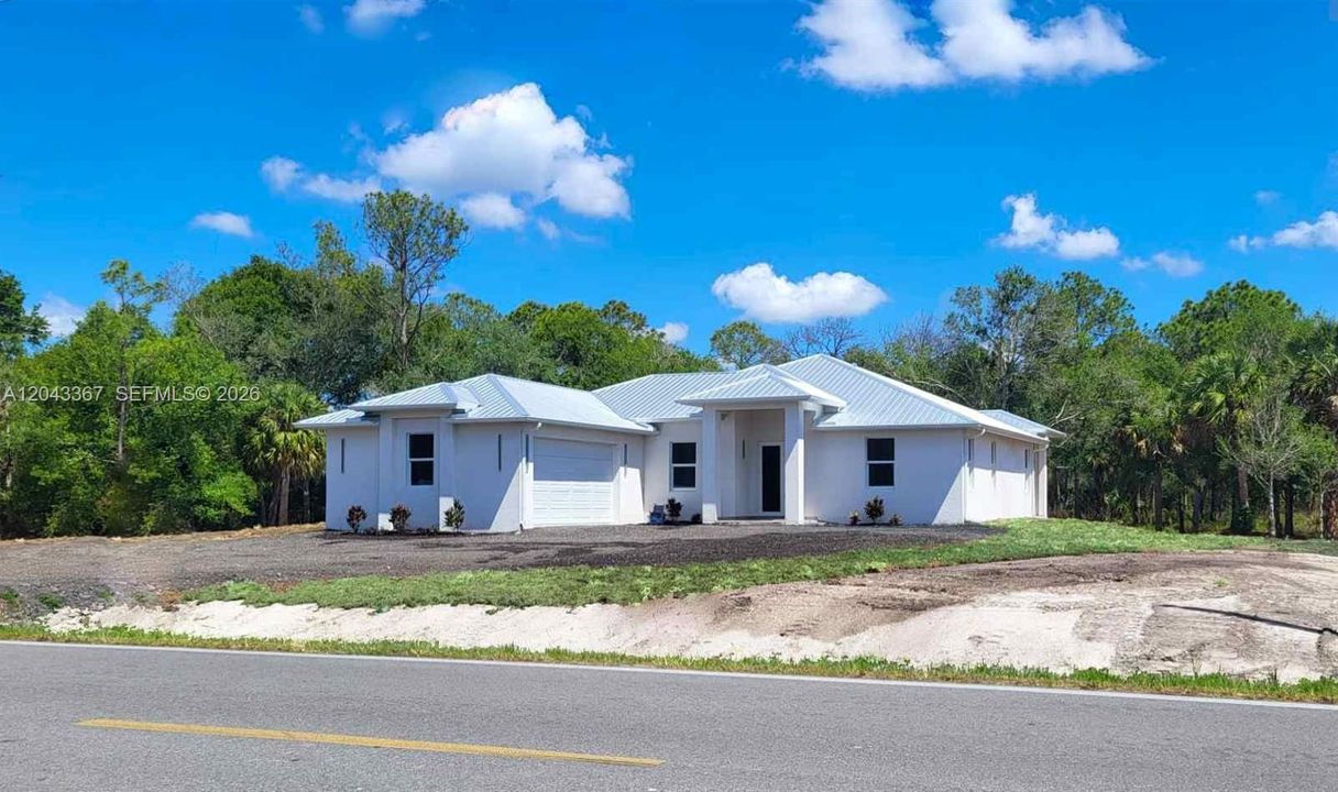 For Sale: $485,000 (4 beds, 2 baths, 1940 Square Feet)