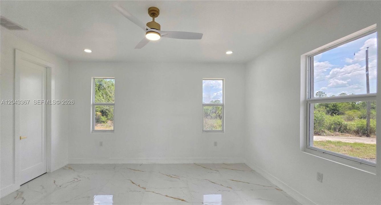 For Sale: $485,000 (4 beds, 2 baths, 1940 Square Feet)