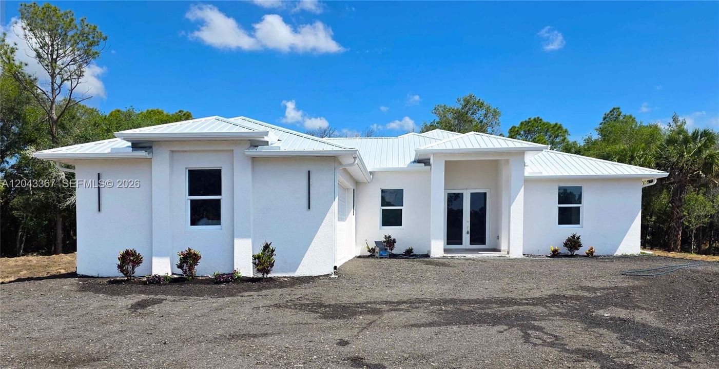 For Sale: $485,000 (4 beds, 2 baths, 1940 Square Feet)
